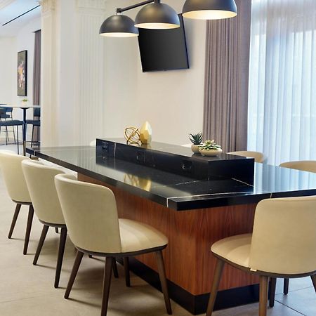 Courtyard By Marriott New Orleans French Quarter/Iberville Bagian luar foto