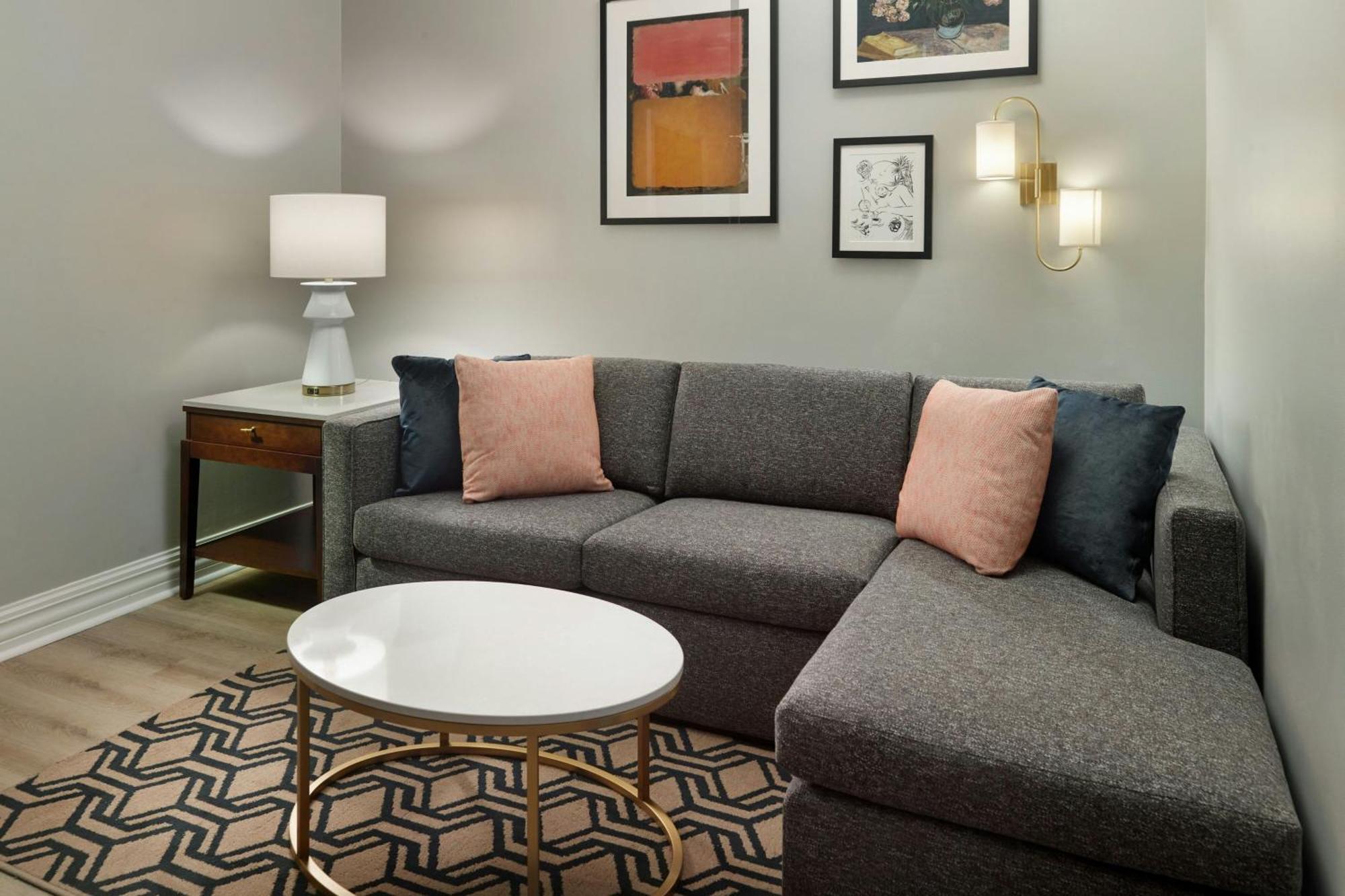 Courtyard By Marriott New Orleans French Quarter/Iberville Bagian luar foto